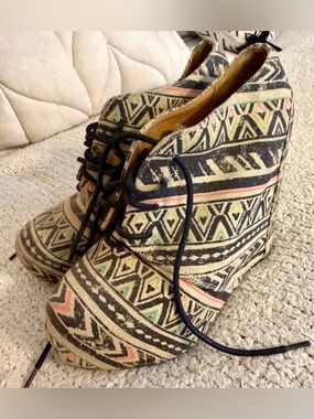 SHI by Journeys Aztec Pattern Lace-Up Wedge Booties 7